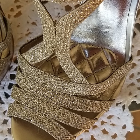 COPY - Alfani Gold flash glitter heels NWOT - Picture 2 of 10